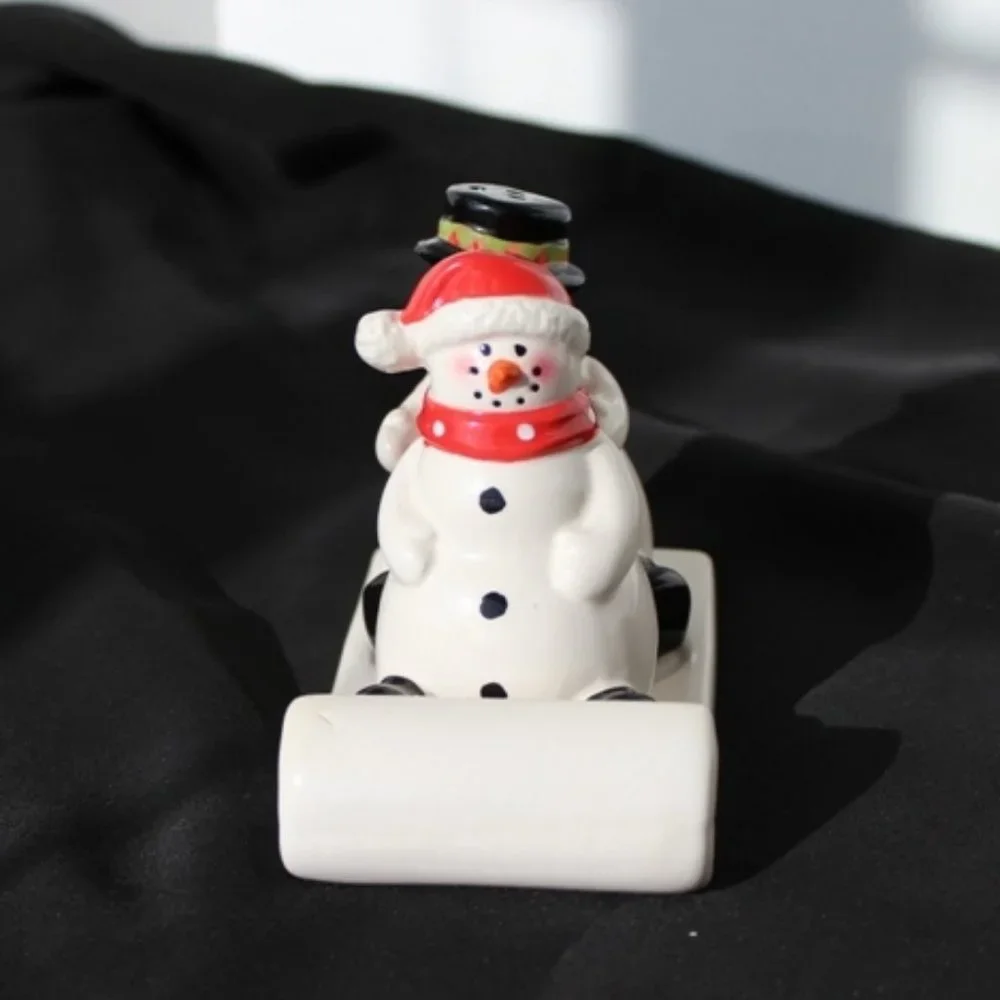 Snowman Snowpeople Salt and Pepper shakers Comes with Box - Picture 2 of 5